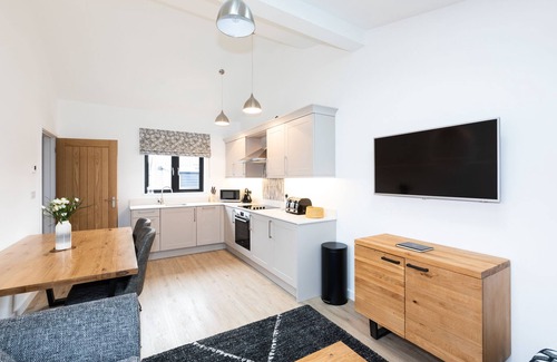 Little Stukeley Cottage | Luxurious barn with kitchen and private terrace