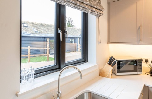 Little Stukeley Cottage | Luxurious barn with kitchen and private terrace