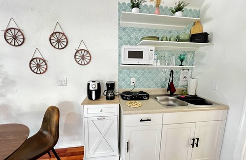 Conway Apartment | Luxurious Bath, Peaceful Stay: Private Guesthouse