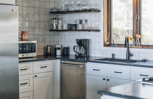 Abrams House | Luxurious Bay Getaway With Pool and Hot Tub Sleeps 12 Near Green Bay Wisconsin