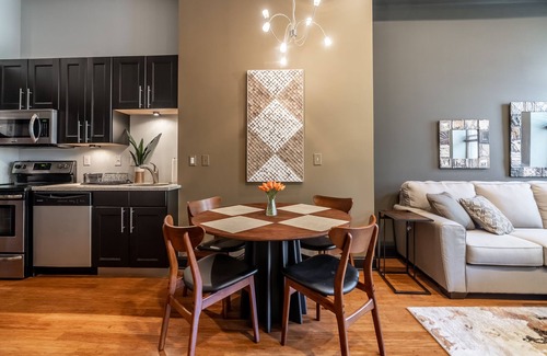 Center City Apartment | Luxurious Bi-Level Suite in a prime location