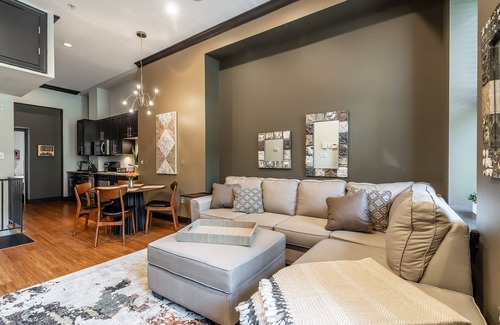 Center City Apartment | Luxurious Bi-Level Suite in a prime location