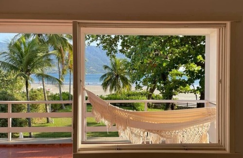 Praia de Barequecaba House | Luxurious beach house on the sand with 6 suites