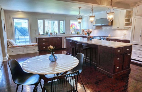 Williamsville House | Luxurious, comfortable pool home in Buffalo, minutes from Niagara Falls