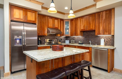 Bear Valley Condo | Luxurious Condo -Modern Condo! - SM #207 by Bear Valley Vacation Rentals