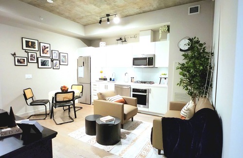 Connaught Condo | Luxurious Condo w/Breathtaking Tower Views | Heart of Downtown