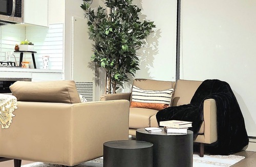 Connaught Condo | Luxurious Condo w/Breathtaking Tower Views | Heart of Downtown