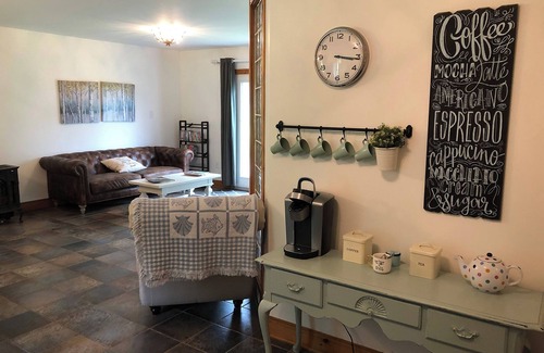 Rideau Lakes Cottage | Luxurious country living at its best with sauna, swimming pool & games room