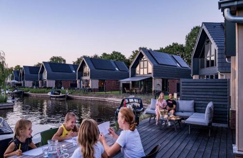 Balk House | Luxurious detached water villa with jetty