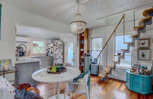 Crescent Heights House | Luxurious Downtown Pool Retreat - St. Petersburg