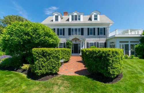 West Harwich House | Luxurious Estate Private Heated pool