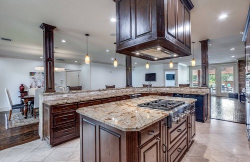 Irving House | Luxurious Expansive 4-Bedroom House Perfect For Family