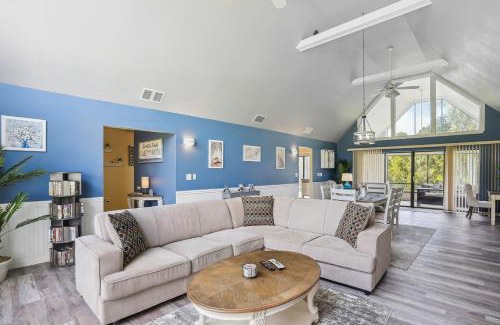 Indian Lake Estates House | Luxurious Florida Home with Pool and Canal Access