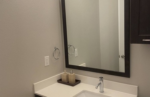 Greenway Plaza-Upper Kirby Apartment | Luxurious Galleria condo 2 bedrom