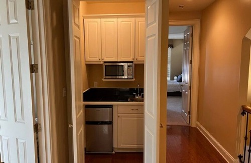 Harvey House | Luxurious Gated Retreat Minutes from Downtown