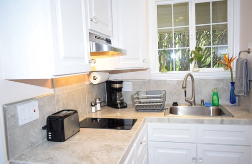 Saratoga Cottage | Luxurious Guesthouse Cottage in Saratoga- Upscale area.