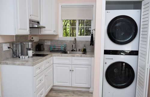 Saratoga Cottage | Luxurious Guesthouse Cottage in Saratoga- Upscale area.