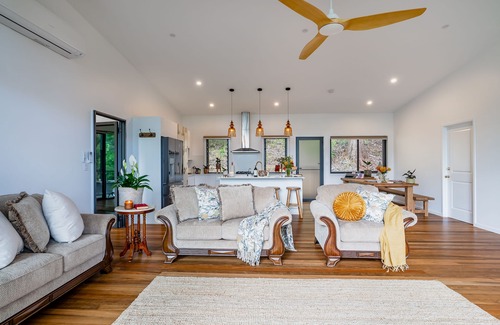 Hunchy Cottage | Luxurious Hinterland Writer’s Cottage