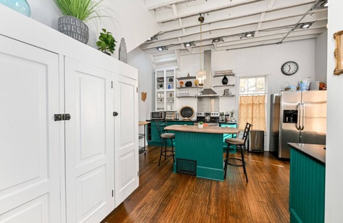 Niles House | Luxurious Historic Victorian