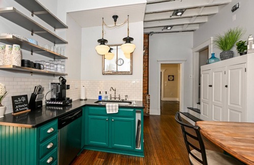 Niles House | Luxurious Historic Victorian