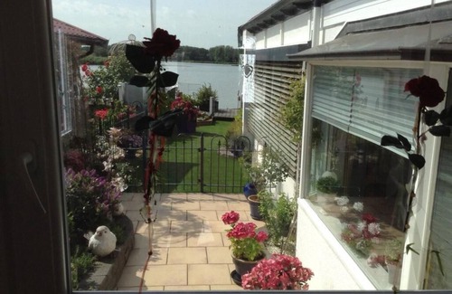 Onderdijk House | Luxurious holiday home directly on the lake