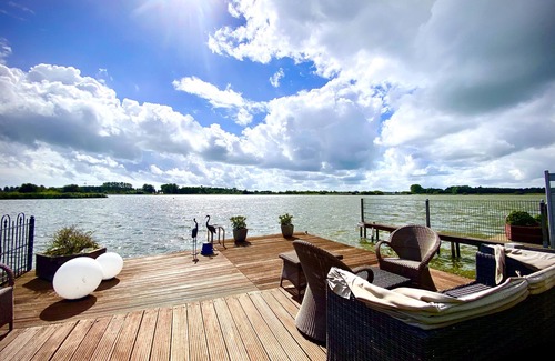 Onderdijk House | Luxurious holiday home directly on the lake