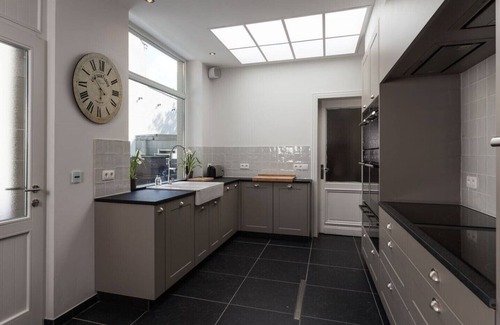 Ronse House | Luxurious holiday home in a historic building