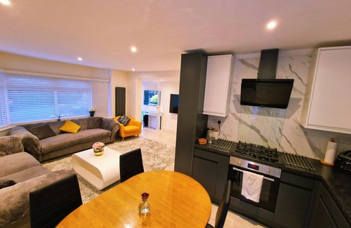 Chorlton-by-Backford House | Luxurious Home in Chester, a Beautiful Sanctuary