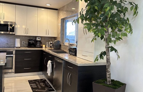 Florida Gardens House | Luxurious House in Palm Beach, Pool and hot tub only 45 minutes to the worldcup