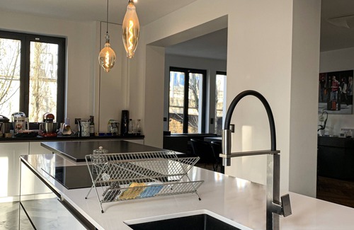 Sevres House | Luxurious house - jacuzzi - home cinema - gym - 4bed 4bathroom