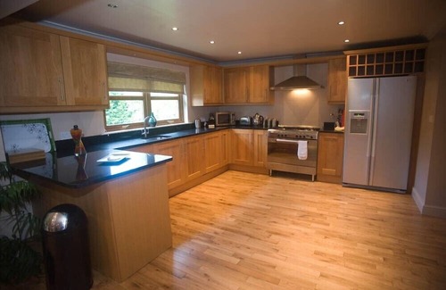 Bathgate House | Luxurious House with indoor heated swimming pool - sleeps 15
