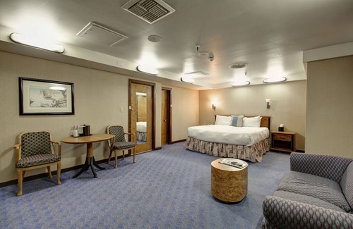 Harbor Hotel | Luxurious King Stay Afloat! Pet Friendly!