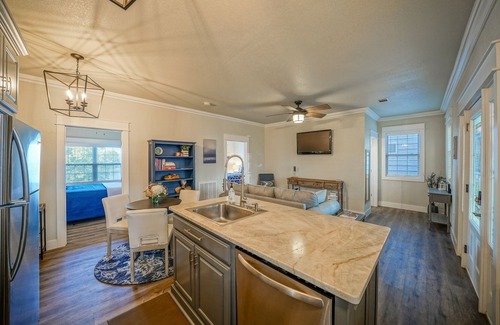 Lake Hamilton House | Luxurious Lake Cottage, great location by land & water, perfect home & property