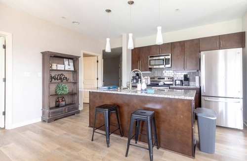 Rolling Mill Hill Condo | Luxurious large Downtown Top Floor Corner 2 Bed 2 bath - #621