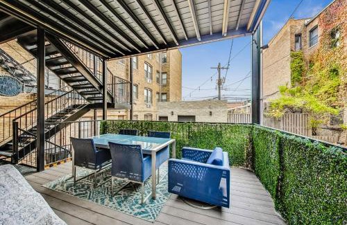 Park West Apartment | Luxurious Lincoln Park Home with Gourmet Kitchen