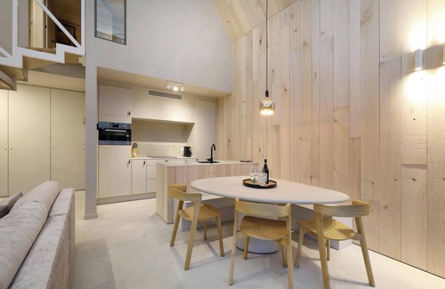 Zolder House | Luxurious lodge for 4, bathed in natural light, located in the green heart of Belgian Limburg.