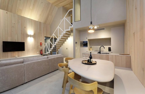 Zolder House | Luxurious lodge for 4, bathed in natural light, located in the green heart of Belgian Limburg.