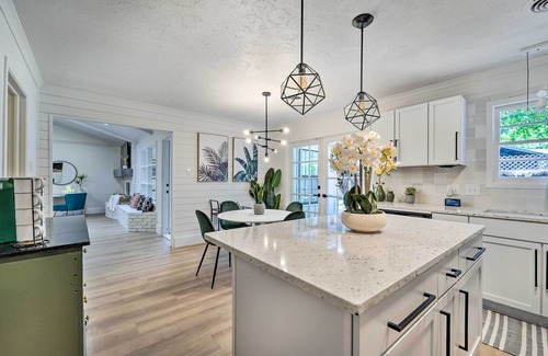 Lubbock Cottage | Luxurious Lubbock Home: Fire Pit, Outdoor TV!