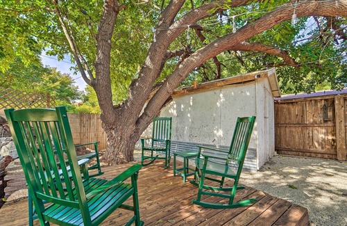 Lubbock Cottage | Luxurious Lubbock Home: Fire Pit, Outdoor TV!