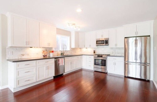 Bayview House | Luxurious Master Suite-Private deck, stunning view