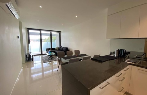 Caulfield Apartment | Luxurious Modern 2 Bedroom 2 Bathroom Apartment