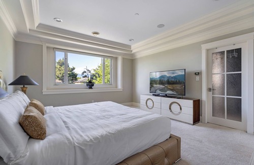 Arbutus Ridge House | Luxurious Multi-Family Home 10 Mins to Downtown, Kits Beach and Granville Island