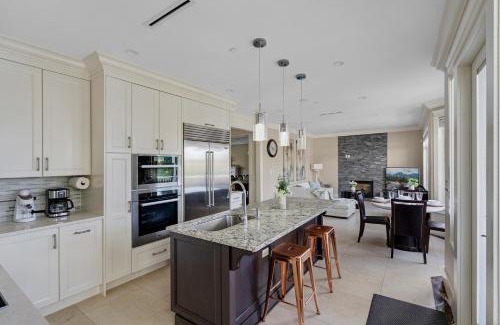 Arbutus Ridge House | Luxurious Multi-Family Home in Vancouver West, 10 Mins Downtown