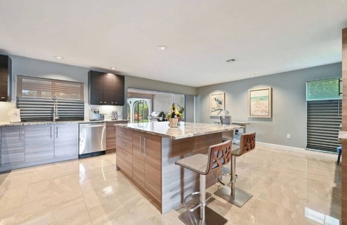 Palm River Estates House | Luxurious Naples Home. Heated Pool. Mins to Beach.