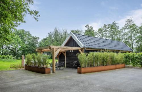 Triemen Apartment | Luxurious nature stay in Friesland with jacuzzi