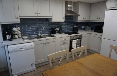 Lecemy House | ★ LUXURIOUS & NEW | in the heart of Donegal Town ★