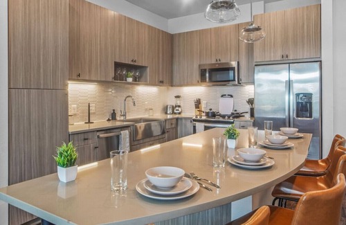 West Oak Hill Apartment | Luxurious New Unit|2Bd2Ba|Pool, Golf Sim