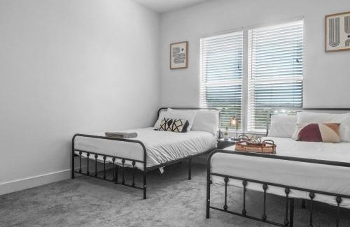 West Oak Hill Apartment | Luxurious New Unit 2Bd2Ba Pool, Golf Sim