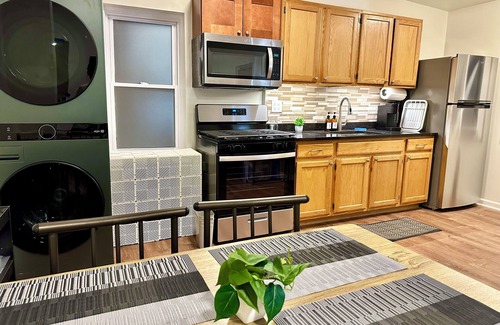Belleville Apartment | Luxurious Newly-Renovated, Near Hospitals & Short trip to NYC. Pets Welcome!