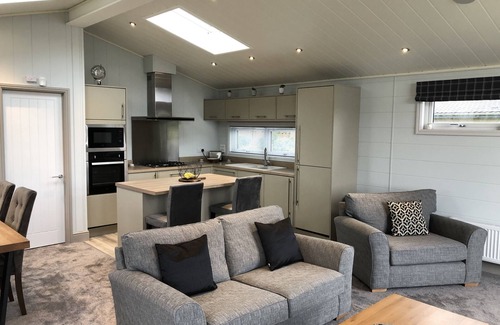 Berwick-upon-Tweed House | Luxurious Oakwood Lodge with Lake View and Glorious Balcony Sunsets